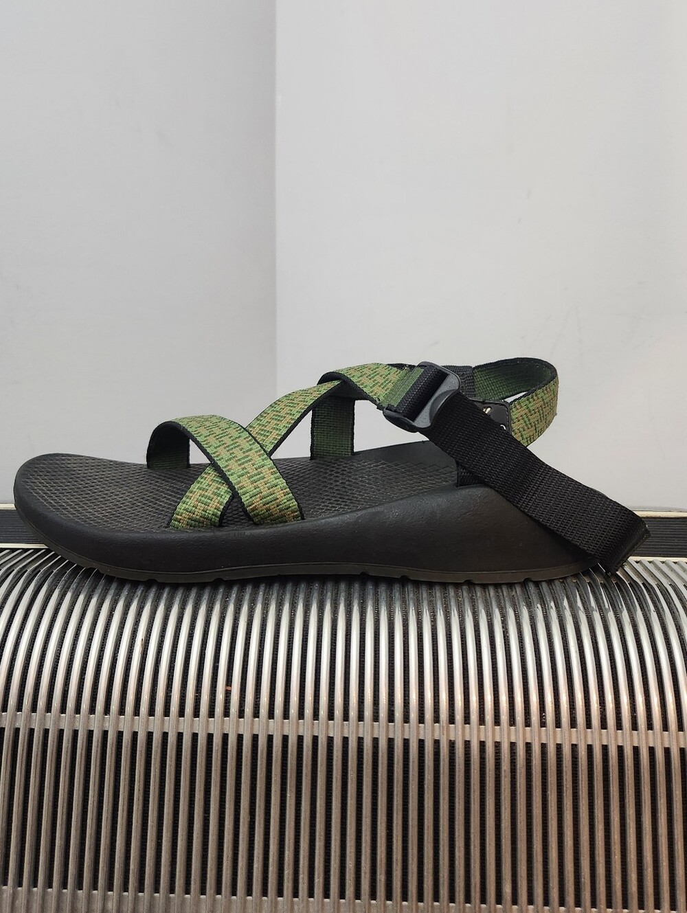 CHACO LIME GREEN HIKING SANDALS SZ 11